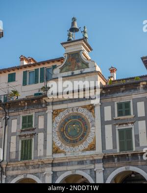 Brescia 12 2023 febbraio : Orologio astrale in piazza della Loggia a Brescia Foto Stock