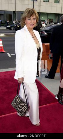 Foto del file datata 20/08/22 dell'attrice Raquel Welch in arrivo al teatro Samuel Goldwyn di Beverly Hills, California, USA per la prima volta di servire Sara. Raquel Welch, la fantastica stella del viaggio, è morta all'età di 82 anni, il suo manager e la sua famiglia hanno confermato. Data di emissione: Mercoledì 15 febbraio 2023. Foto Stock