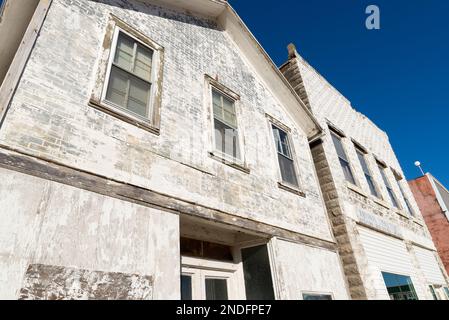 Ohio, Illinois - Stati Uniti - 13th febbraio 2023: Esterno del vecchio edificio e storefront in Ohio, Illinois. Foto Stock