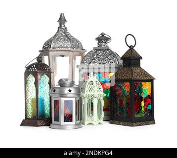 Diverse lanterne arabe decorative su sfondo bianco Foto Stock