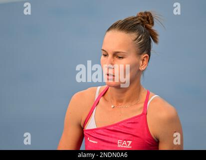 Doha, Qatar. 15th Feb, 2023. Veronika Kudermetova di Russia reagisce durante il singolo turno di 16 partita contro Sofia Kenin degli Stati Uniti al WTA500 Qatar Open 2023 a Doha, Qatar, 15 febbraio 2023. Credit: Nikku/Xinhua/Alamy Live News Foto Stock