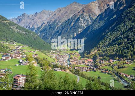 Soelden villaggio turistico nelle alpi Otztal, Tirolo, Austria confine con l'Italia Foto Stock