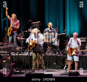 Hollywood, Stati Uniti. 15th Feb, 2023. Jimmy Buffett & The Coral Reefer Band durante il Second Wind Tour 2023, si esibisce sul palco all'Hard Rock Live presso il Seminole Hotel and Casino Hollywood, a Hollywood, Florida, mercoledì 15 febbraio 2023. Foto di Gary i Rothstein/UPI Credit: UPI/Alamy Live News Foto Stock