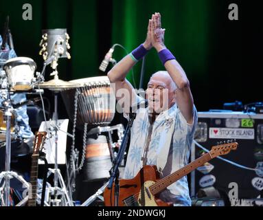 Hollywood, Stati Uniti. 15th Feb, 2023. Jimmy Buffett & The Coral Reefer Band durante il Second Wind Tour 2023, si esibisce sul palco all'Hard Rock Live presso il Seminole Hotel and Casino Hollywood, a Hollywood, Florida, mercoledì 15 febbraio 2023. Foto di Gary i Rothstein/UPI Credit: UPI/Alamy Live News Foto Stock