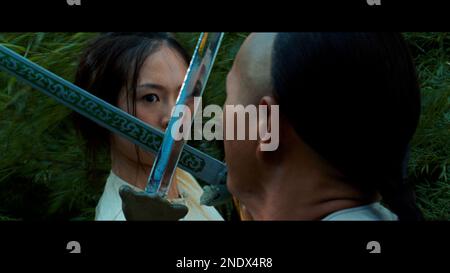 DATA DI USCITA TEATRALE: 2023:00 ritorno in teatro. VERSIONE ORIGINALE: 12 gennaio 2021. TITOLO: Tigre accovacciante, drago nascosto. CASA DI PRODUZIONE: Columbia Films. DIRETTORE: Ang Lee. TRAMA: Un giovane guerriero cinese ruba una spada da un famoso spadaccino e poi sfugge in un mondo di avventura romantica con un uomo misterioso alla frontiera della nazione. PROTAGONISTI: Chow Yun-Fat, Michelle Yeoh, Ziyi Zhang. (Credit Image: © Columbia Films/Entertainment Pictures/ZUMAPRESS.com) SOLO PER USO EDITORIALE! Non per USO commerciale! Foto Stock