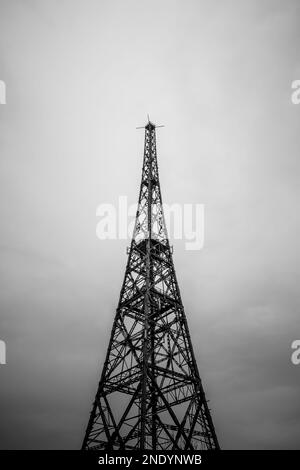 La torre dell'antenna wodden della stazione radio dal centro del 1930s. Torre di trasmissione (una delle più alte costruzioni in legno del mondo). Foto Stock