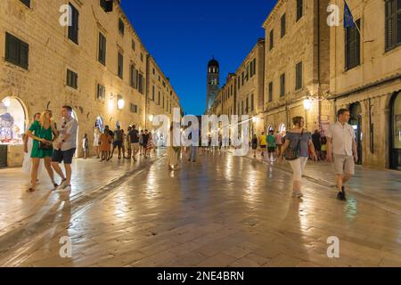 Strade nel centro storico di Dubrovnik in serata, Croazia Foto Stock