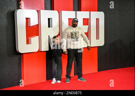 Dereck Chisora partecipa alla Warner Bros, la prima europea DI CREED III, Cineworld Leicester Square, Londra, Regno Unito. Data foto: 15th febbraio 2023. Foto Stock