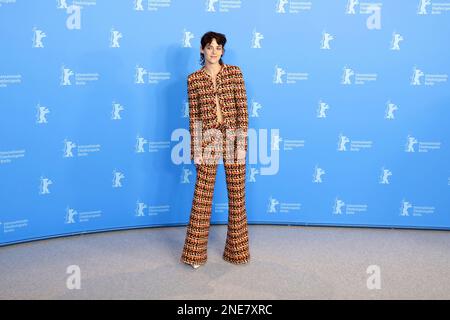 L'attrice STATUNITENSE e il presidente della Giuria Berlinale Kristen Stewart posa durante una fotocall il giorno di apertura del Berlinale, il festival annuale del cinema 73rd Foto Stock