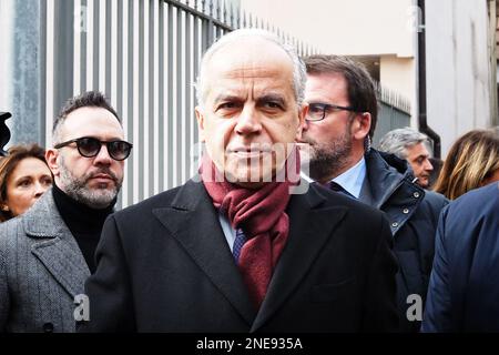 Matteo Piantedosi Ministro dell'interno, durante la demolizione del bunker del boss di Camorra Michele Zagaria, in via Mascagni a Casapesenna, il processo di demolizione durerà circa due settimane. Casapesenna, Italia, 16 Feb, 2023. (Foto di Vincenzo Izzo7SipaUSA) Foto Stock