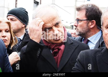 Casapesenna, Italia. 16th Feb, 2023. Matteo Piantedosi Ministro dell'interno, durante la demolizione del bunker del boss di Camorra Michele Zagaria, in via Mascagni a Casapesenna, il processo di demolizione durerà circa due settimane. Casapesenna, Italia, 16 Feb, 2023. (Foto di Vincenzo Izzo7SipaUSA) Credit: Sipa USA/Alamy Live News Foto Stock