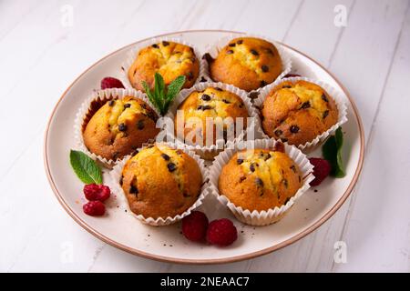 Muffin con patisserie di patatine al cioccolato. Foto Stock