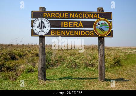 Cartello Parco Nazionale Iberica, vicino a San Nicolas, Esteros del Ibera, Provincia di Corrientes, Argentina Foto Stock