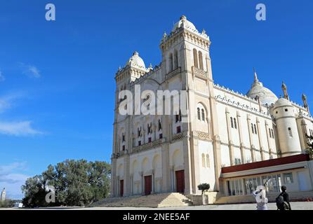 Turisti alla Cattedrale di Saint Louis in Tunisia Foto Stock