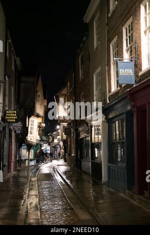 YORK, NORTH YORKSHIRE/UK - FEBBRAIO 19 : Vista degli edifici e dell'architettura nella zona di Shambles di York, North Yorkshire il 19 Febbraio 2020. Foto Stock