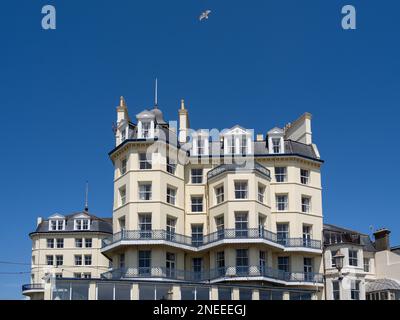 EASTBOURNE, EAST SUSSEX/UK - GIUGNO 16 : Vista del Queens Hotel a Eastbourne il 16 Giugno 2020 Foto Stock