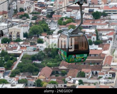 Una funivia che scende dalla collina di San Bernardo a Salta, Argentina. Foto Stock