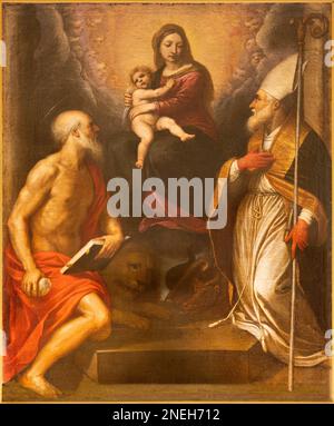 Forlí, ITALIA - 11 NOVEMBRE 2021: La pigiatura della Madonna con i santi Girolamo e Mercuriale nella Basilica di San Mercuriale Foto Stock