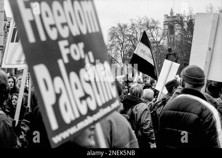 Manifestazione di pace a Parliament Square, Londra, febbraio 2003 Foto Stock