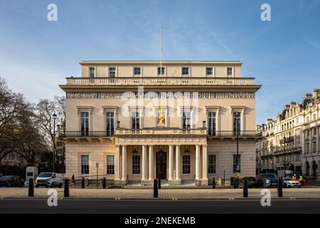 Neoclassico Athenaeum Club su 107 Pall Mall, progettato da Decimus Burton (1830), nella città di Westminster, Londra, Inghilterra Foto Stock