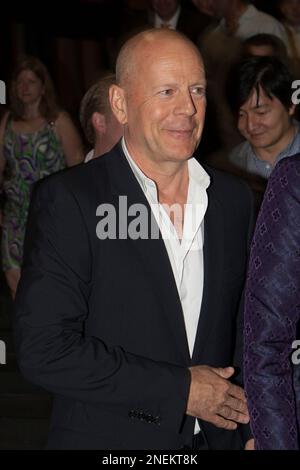 **FILE PHOTO** la famiglia di Bruce Willis annuncia la diagnosi della demenza. NEW YORK, NY - MAGGIO 29: Bruce Willis alla prima 'After Earth' al Teatro Ziegfeld il 29 Maggio 2013 a New York City. Credit: © Corredor99/MediaPunch Inc Foto Stock