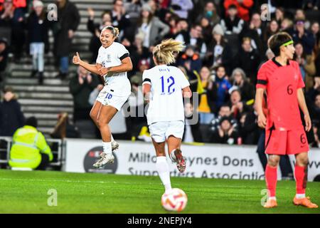 Milton Keynes, Regno Unito. 16th Feb, 2023. Milton Keynes, Inghilterra, 16th 2023 febbraio: Lauren James (16 Inghilterra) festeggia il suo obiettivo Inghilterra 4th durante la partita di calcio della Arnold Clark Cup tra Inghilterra e Repubblica di Corea allo Stadio MK Stadium di Milton Keynes, Inghilterra. (Kevin Hodgson /SPP) Credit: SPP Sport Press Photo. /Alamy Live News Foto Stock