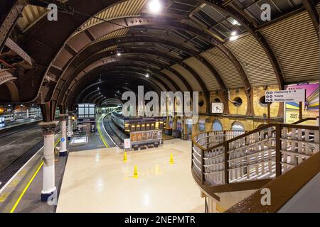 03/01/2023 York, stazione ferroviaria vuota durante lo sciopero dei segnalatori RMT Foto Stock