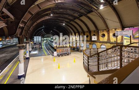 03/01/2023 York, stazione ferroviaria vuota durante lo sciopero dei segnalatori RMT Foto Stock