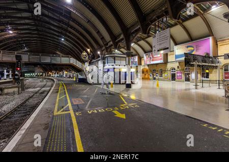 03/01/2023 York, stazione ferroviaria vuota durante lo sciopero dei segnalatori RMT Foto Stock