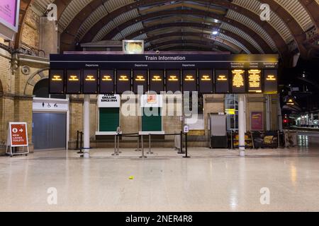 03/01/2023 York, stazione ferroviaria vuota durante lo sciopero dei segnalatori RMT Foto Stock