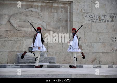 Cambio scenografico della guardia al parlamento ellenico, Atene Foto Stock