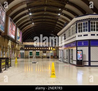 03/01/2023 York, stazione ferroviaria vuota durante lo sciopero dei segnalatori RMT Foto Stock