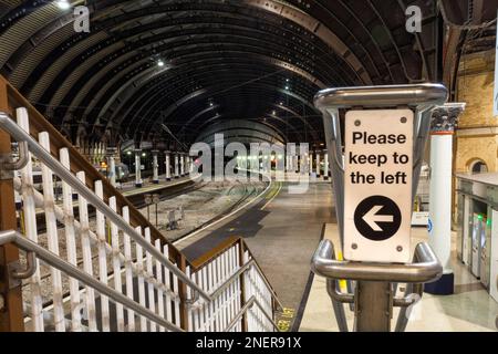 03/01/2023 York, stazione ferroviaria vuota durante lo sciopero dei segnalatori RMT Foto Stock