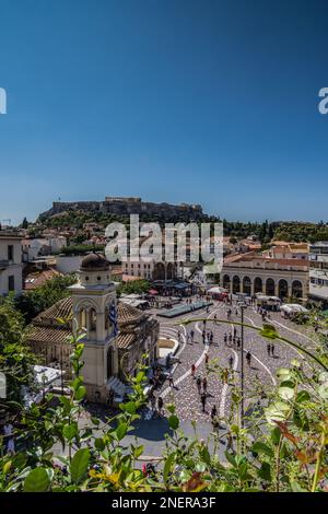 Il vivace quartiere Monastiraki nel centro storico di Atene Foto Stock