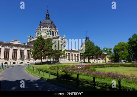 Vista esterna delle famose terme di Budapest Foto Stock