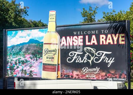 Benvenuto segno di pubblicità Venerdì Fish Fry evento, Anse la Raye, Anse la Raye District, Saint Lucia, piccole Antille, Caraibi Foto Stock