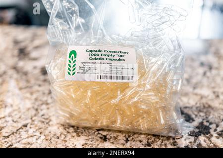 Avon, USA - 17 giugno 2022: Primo piano di capsule di gelatina vuota prodotto per capsulazione 1000 bulk vuoto 00 pillole con il testo del segno Made in usa Foto Stock