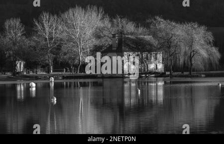 Reflets sur le lac du Causse - Moulin de Lissac Foto Stock