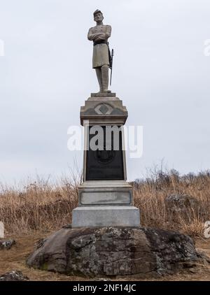 Il monumento del reggimento della fanteria Volontariato di New York del 124th nel Parco militare Nazionale di Gettysburg Foto Stock