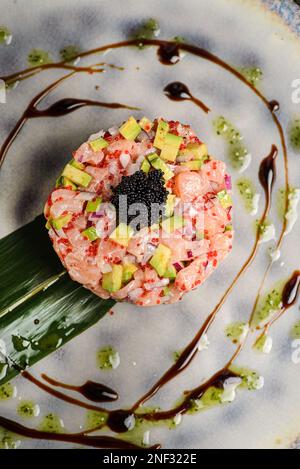 tartare con salmone e avocado. Foto di alta qualità Foto Stock
