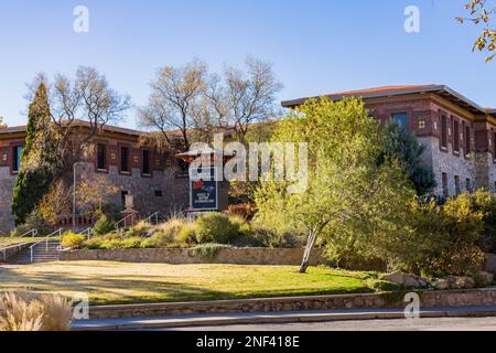 Soleggiata vista esterna del Centennial Museum of the University of Texas at El Paso at Texas Foto Stock