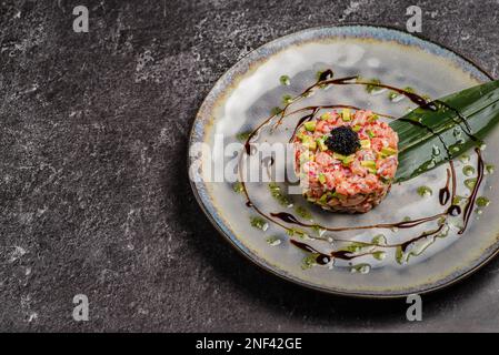 tartare con salmone e avocado. Foto di alta qualità Foto Stock