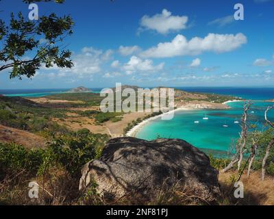 Vista sulla baia di Watsons con barche ancorate, Lizard Island, Australia Foto Stock