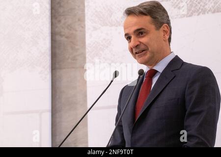 Grecia, Atene, 2023-02-15. Il primo ministro greco Kyriakos Mitsotakis partecipa e parla alla presentazione del piano architettonico delle espanse Foto Stock