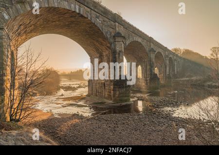 Il fiume South Tyne a Alston Arches, Haltwhistle, Northumberland Foto Stock