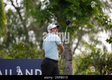 Chonburi, THAILANDIA. 17th febbraio, 2023. Fabrizio Zanotti del PARAGUAY tee fuori alla buca 11 durante il 2nd° round il DP World Thailandia Classic all'Amata Spring Country Club di Chonburi, THAILANDIA. Zanotti chiuderebbe con un 67-under per passare al 2nd° posto il clubhouse in testa a -11. Credit: Jason Butler/Alamy Live News. Foto Stock