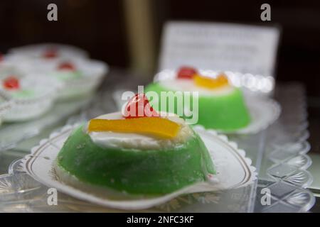 Cassata siciliana in una porzione Foto Stock
