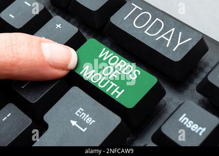 Segno di testo che mostra parole di bocca, parola per semplice dichiarazione può aiutare a guarire male o danneggiare qualcuno Foto Stock