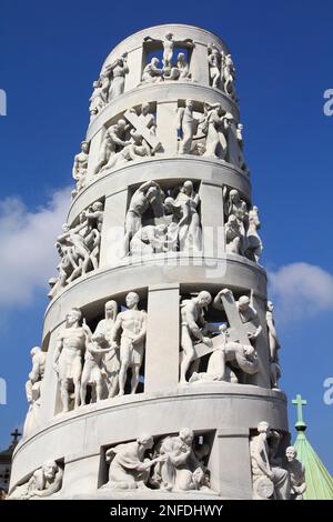 MILANO, ITALIA - 6 OTTOBRE 2010: Cimitero Mondiale a Milano. Il Cimitero Monumentale progettato dall'architetto Carlo Maciachini è famoso per questo Foto Stock