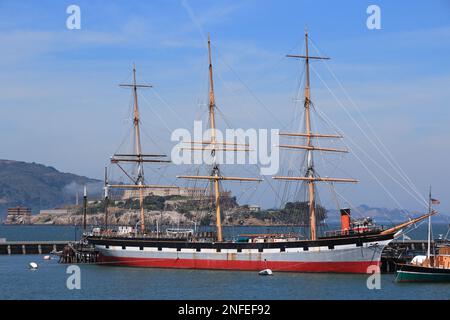 SAN FRANCISCO, USA - 8 APRILE 2014: Nave storica ormeggiata al molo di Hyde Street a San Francisco, USA. Nave a vela con rigger quadrato di Balcutha. Foto Stock